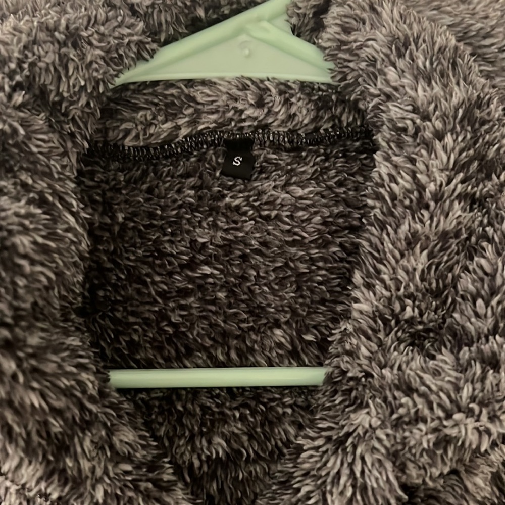 Vest - Picture 2 of 4